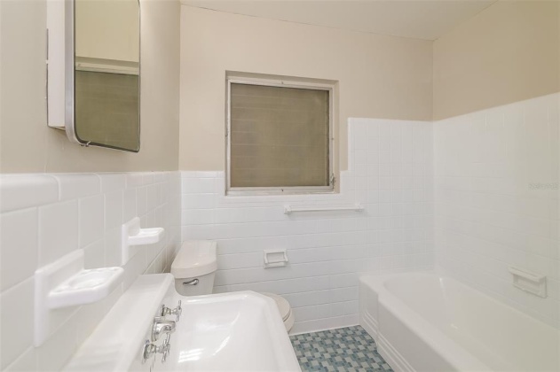 2246 COLONIAL AVENUE, LAKELAND, Florida 33801, 3 Bedrooms Bedrooms, ,2 BathroomsBathrooms,Rental Properties,For Sale,COLONIAL,T3337527