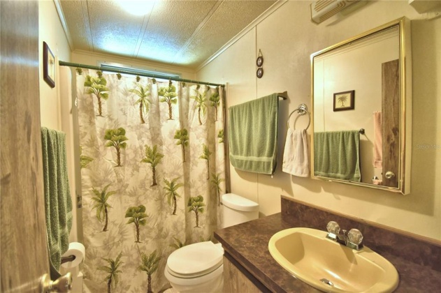 5988 FOXHOLLOW DR, WINTER HAVEN, Florida 33884, 3 Bedrooms Bedrooms, ,2 BathroomsBathrooms,Residential,For Sale,FOXHOLLOW DR,P4919934