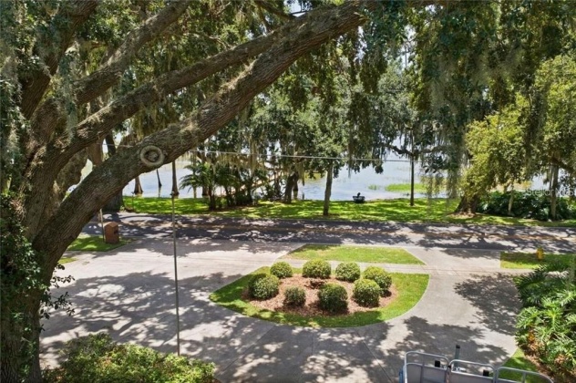 2020 LAKE ARIANA BOULEVARD, AUBURNDALE, Florida 33823, 4 Bedrooms Bedrooms, ,4 BathroomsBathrooms,Residential,For Sale,LAKE ARIANA,L4928617