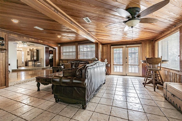 2023 SHORELAND DRIVE, AUBURNDALE, Florida 33823, 4 Bedrooms Bedrooms, ,3 BathroomsBathrooms,Residential,For Sale,SHORELAND,L4928486