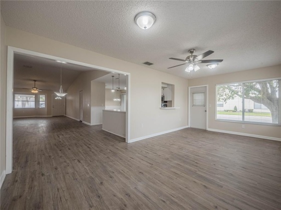 2202 MISSION HILLS DRIVE, LAKELAND, Florida 33810, 2 Bedrooms Bedrooms, ,2 BathroomsBathrooms,Residential,For Sale,MISSION HILLS,S5064300