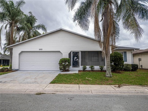 2202 MISSION HILLS DRIVE, LAKELAND, Florida 33810, 2 Bedrooms Bedrooms, ,2 BathroomsBathrooms,Residential,For Sale,MISSION HILLS,S5064300