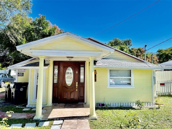 517 OAK STREET, AUBURNDALE, Florida 33823, 5 Bedrooms Bedrooms, ,4 BathroomsBathrooms,Residential,For Sale,OAK,T3351795