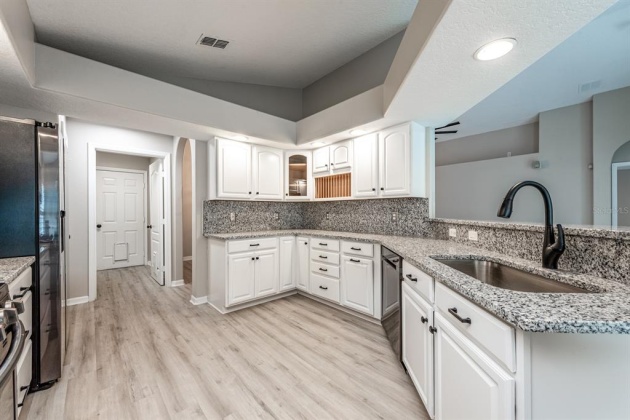 877 KNIGHTSBRIDGE CIRCLE, DAVENPORT, Florida 33896, 4 Bedrooms Bedrooms, ,3 BathroomsBathrooms,Residential,For Sale,KNIGHTSBRIDGE,O6011890
