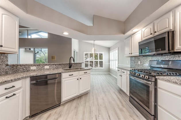 877 KNIGHTSBRIDGE CIRCLE, DAVENPORT, Florida 33896, 4 Bedrooms Bedrooms, ,3 BathroomsBathrooms,Residential,For Sale,KNIGHTSBRIDGE,O6011890