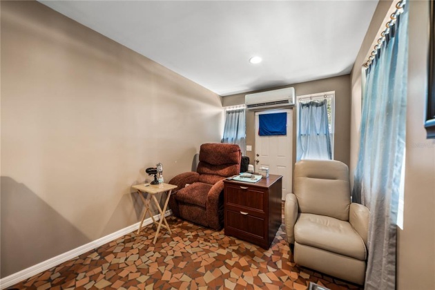 1741 HUNTINGTON STREET, LAKELAND, Florida 33801, 4 Bedrooms Bedrooms, ,2 BathroomsBathrooms,Residential,For Sale,HUNTINGTON,L4928732