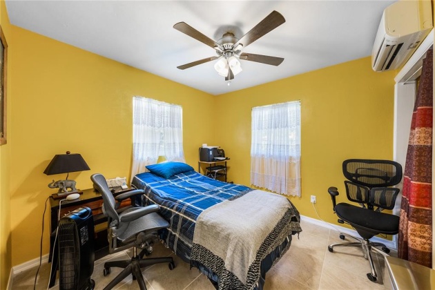 1741 HUNTINGTON STREET, LAKELAND, Florida 33801, 4 Bedrooms Bedrooms, ,2 BathroomsBathrooms,Residential,For Sale,HUNTINGTON,L4928732