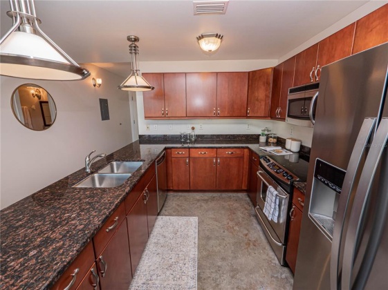 125 KENTUCKY AVENUE, LAKELAND, Florida 33801, 1 Bedroom Bedrooms, ,1 BathroomBathrooms,Residential,For Sale,KENTUCKY,L4927204