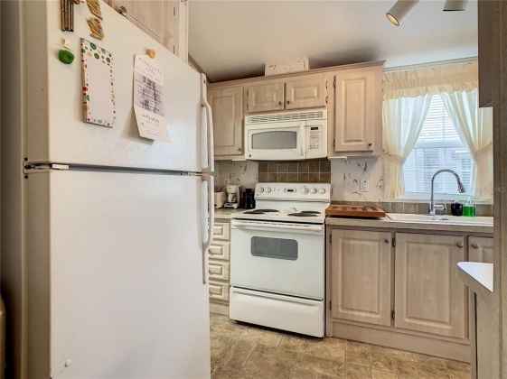 322 BROKEN WOODS BOULEVARD, DAVENPORT, Florida 33837, 1 Bedroom Bedrooms, ,1 BathroomBathrooms,Residential,For Sale,BROKEN WOODS,S5060830