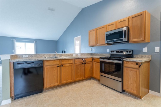 654 LINNET COURT, POINCIANA, Florida 34759, 3 Bedrooms Bedrooms, ,2 BathroomsBathrooms,Residential,For Sale,LINNET,S5064381