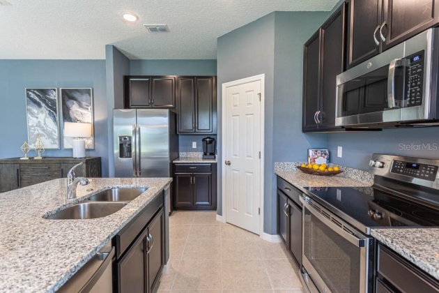 517 FINCH LANE, POINCIANA, Florida 34759, 3 Bedrooms Bedrooms, ,2 BathroomsBathrooms,Residential,For Sale,FINCH,O6011973