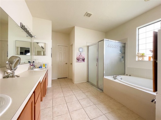 LAKELAND, Florida 33811, 4 Bedrooms Bedrooms, ,2 BathroomsBathrooms,Residential,For Sale,P4918608