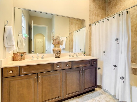 1679 LAKE SIDE AVENUE, DAVENPORT, Florida 33837, 4 Bedrooms Bedrooms, ,3 BathroomsBathrooms,Residential,For Sale,LAKE SIDE,O6010953