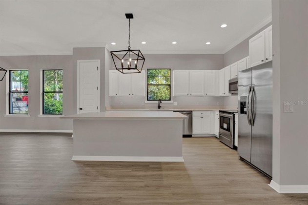 LAKELAND, Florida 33803, 3 Bedrooms Bedrooms, ,2 BathroomsBathrooms,Residential,For Sale,J943758