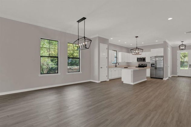 LAKELAND, Florida 33803, 3 Bedrooms Bedrooms, ,2 BathroomsBathrooms,Residential,For Sale,J943758