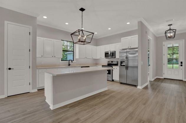 LAKELAND, Florida 33803, 3 Bedrooms Bedrooms, ,2 BathroomsBathrooms,Residential,For Sale,J943758