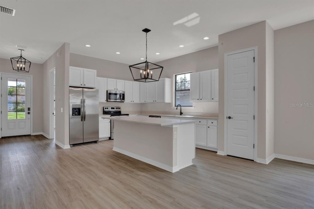 LAKELAND, Florida 33803, 3 Bedrooms Bedrooms, ,2 BathroomsBathrooms,Residential,For Sale,J943815
