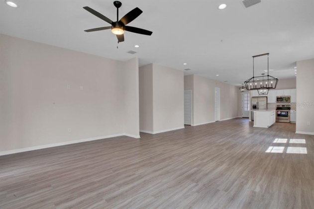 LAKELAND, Florida 33803, 3 Bedrooms Bedrooms, ,2 BathroomsBathrooms,Residential,For Sale,J943815