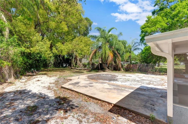 1133 HALCYON COURT, LAKELAND, Florida 33801, 5 Bedrooms Bedrooms, ,2 BathroomsBathrooms,Residential,For Sale,HALCYON,T3362244