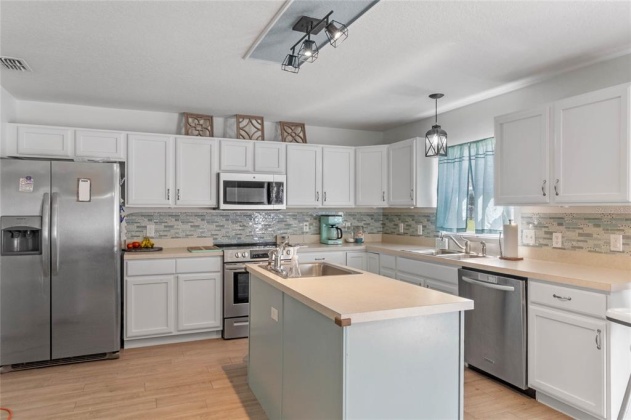 1259 MYOPIA HUNT CLUB DRIVE, AUBURNDALE, Florida 33823, 4 Bedrooms Bedrooms, ,3 BathroomsBathrooms,Residential,For Sale,MYOPIA HUNT CLUB,L4928600