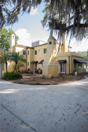 214 LAKESHORE BOULEVARD, LAKE WALES, Florida 33853, 4 Bedrooms Bedrooms, ,3 BathroomsBathrooms,Residential,For Sale,LAKESHORE,L4928180