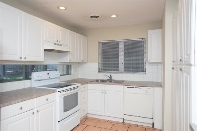 1343 ALMA STREET, LAKELAND, Florida 33803, 3 Bedrooms Bedrooms, ,1 BathroomBathrooms,Residential,For Sale,ALMA,L4928767
