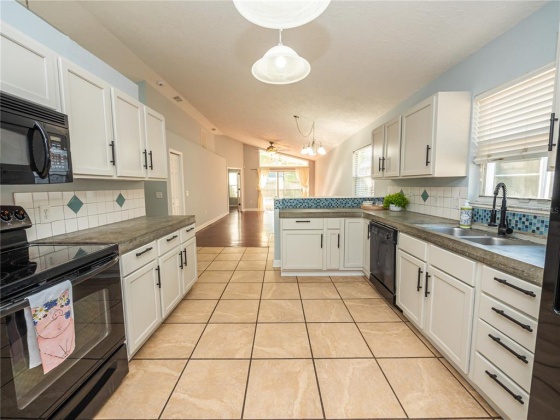 3579 RAINTREE TERRACE, LAKELAND, Florida 33803, 3 Bedrooms Bedrooms, ,2 BathroomsBathrooms,Residential,For Sale,RAINTREE,L4928790