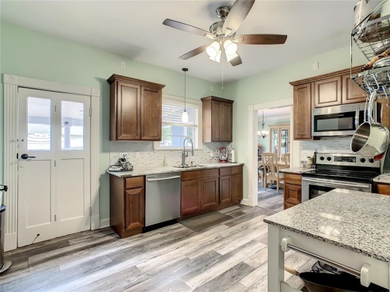 939 QUEEN STREET, LAKELAND, Florida 33803, 3 Bedrooms Bedrooms, ,2 BathroomsBathrooms,Residential,For Sale,QUEEN,T3362418