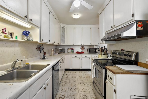 129 GRAHAM PARK DRIVE, HAINES CITY, Florida 33844, 4 Bedrooms Bedrooms, ,4 BathroomsBathrooms,Residential,For Sale,GRAHAM PARK,G5053331