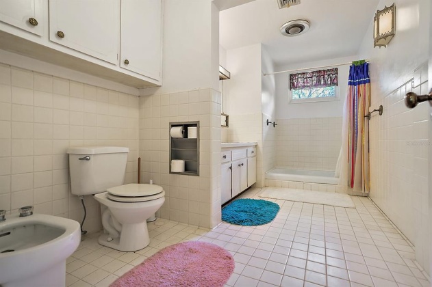 129 GRAHAM PARK DRIVE, HAINES CITY, Florida 33844, 4 Bedrooms Bedrooms, ,4 BathroomsBathrooms,Residential,For Sale,GRAHAM PARK,G5053331