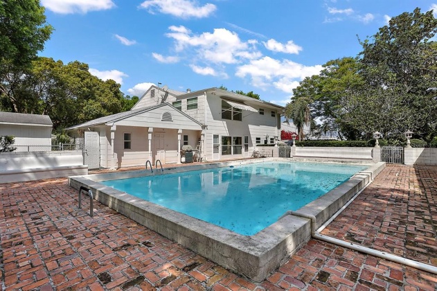 129 GRAHAM PARK DRIVE, HAINES CITY, Florida 33844, 4 Bedrooms Bedrooms, ,4 BathroomsBathrooms,Residential,For Sale,GRAHAM PARK,G5053331