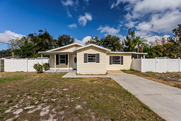 307 CONGRESS AVENUE, AUBURNDALE, Florida 33823, 3 Bedrooms Bedrooms, ,2 BathroomsBathrooms,Residential,For Sale,CONGRESS,O5991818